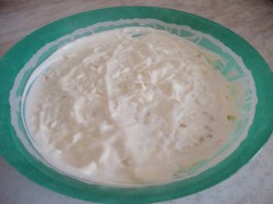 Салат с чипсами и копченой курицей - шаг 9