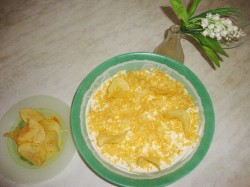 Салат с чипсами и копченой курицей - шаг 10