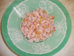 Салат с чипсами и копченой курицей - шаг 3