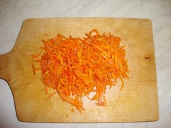 Салат с чипсами и копченой курицей - шаг 5