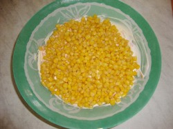 Салат с чипсами и копченой курицей - шаг 7