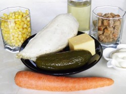 Салат с кириешками и курицей - шаг 1