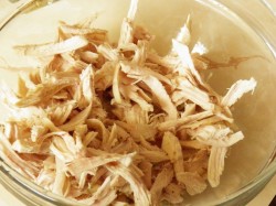 Салат с кириешками и курицей - шаг 2