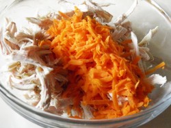 Салат с кириешками и курицей - шаг 3