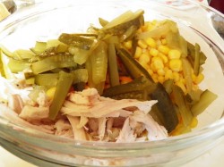 Салат с кириешками и курицей - шаг 5