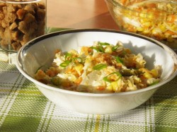 Салат с кириешками и курицей - шаг 7