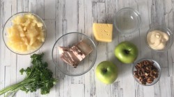 Салат с копченой индейкой и фруктами - шаг 1