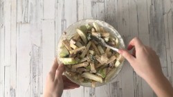 Салат с копченой индейкой и фруктами - шаг 9