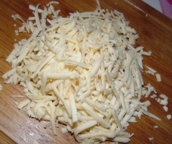 Салат с копченой курицей помидорами корейской морковью - шаг 4 Салат с копченой курицей помидорами корейской морковью - шаг 4