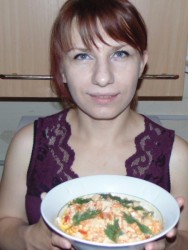 Салат с копченой курицей помидорами корейской морковью - шаг 7 Салат с копченой курицей помидорами корейской морковью - шаг 7