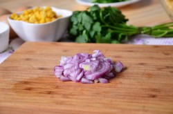 Салат с печенью трески сыром и кукурузой - шаг 5