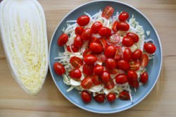 Салат с тунцом, пекинской капустой, авокадо и черри - шаг 4 Салат с тунцом, пекинской капустой, авокадо и черри - шаг 4