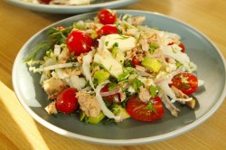 Салат с тунцом, пекинской капустой, авокадо и черри - шаг 8 Салат с тунцом, пекинской капустой, авокадо и черри - шаг 8