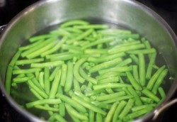 Салат яйца зеленая фасоль майонез - шаг 1