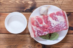 Сало в рассоле с чесноком - шаг 1 Сало в рассоле с чесноком - шаг 1