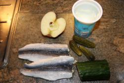 Селедочный салат с яблоком - шаг 1