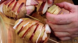 Шашлык из свинины с картофелем в духовке - шаг 2