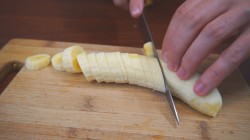 Шикарный торт из пряников с бананами - шаг 2