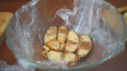 Шикарный торт из пряников с бананами - шаг 5