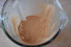 Шоколадный молочный коктейль в блендере - шаг 6 Шоколадный молочный коктейль в блендере - шаг 6