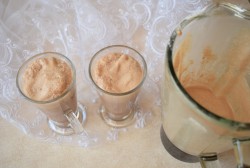 Шоколадный молочный коктейль в блендере - шаг 7 Шоколадный молочный коктейль в блендере - шаг 7