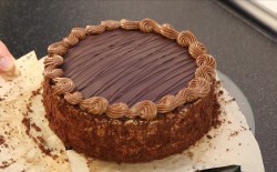 Шоколадный торт с миндальной мукой Прага - шаг 19