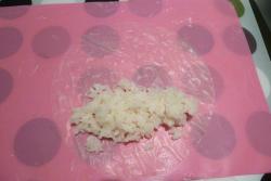 Бананы в рисовой бумаге с творогом - шаг 2