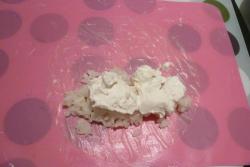 Бананы в рисовой бумаге с творогом - шаг 3