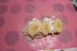 Бананы в рисовой бумаге с творогом - шаг 4