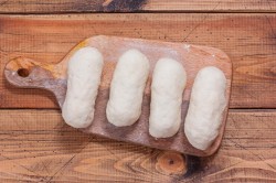 Сосиски в дрожжевом тесте жареные на сковороде - шаг 5 Сосиски в дрожжевом тесте жареные на сковороде - шаг 5