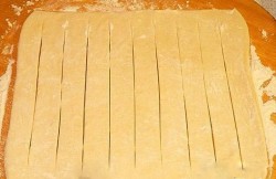 Слоеный пирог с сосисками - шаг 1 Слоеный пирог с сосисками - шаг 1