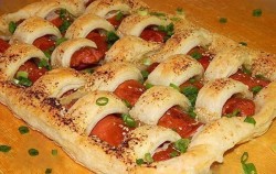 Слоеный пирог с сосисками - шаг 4 Слоеный пирог с сосисками - шаг 4