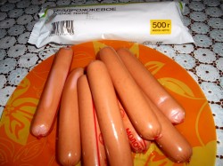 Простой рецепт сосиски в слоеном тесте - шаг 1