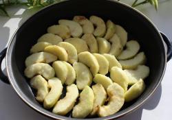 Яблочный десерт с орехами - шаг 3