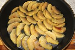 Яблочный десерт с орехами - шаг 8