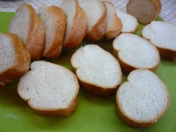 Сухари из батона в духовке - шаг 2