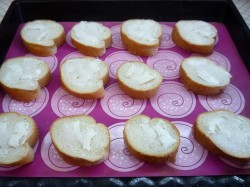 Сухари из батона в духовке - шаг 4