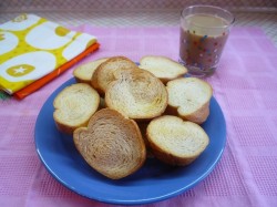 Сухари из батона в духовке - шаг 5