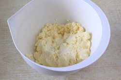 Нежные сырники из творога на завтрак - шаг 2