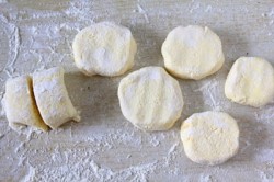 Нежные сырники из творога на завтрак - шаг 3