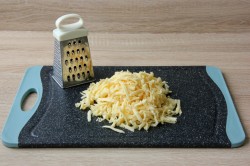 Сырные лепешки на кефире на сковороде - шаг 2