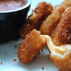 Сырные палочки жареные в панировке