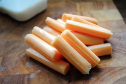 Сырные палочки жареные в панировке - шаг 1