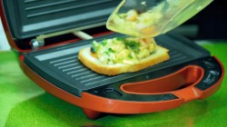 Закрытая пицца - омлет с сыром и полукопченой колбасой - шаг 10 Закрытая пицца - омлет с сыром и полукопченой колбасой - шаг 10