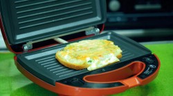 Закрытая пицца - омлет с сыром и полукопченой колбасой - шаг 11 Закрытая пицца - омлет с сыром и полукопченой колбасой - шаг 11