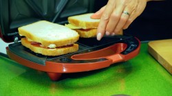 Закрытая пицца - омлет с сыром и полукопченой колбасой - шаг 18 Закрытая пицца - омлет с сыром и полукопченой колбасой - шаг 18