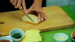 Закрытая пицца - омлет с сыром и полукопченой колбасой - шаг 2 Закрытая пицца - омлет с сыром и полукопченой колбасой - шаг 2