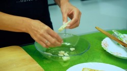 Закрытая пицца - омлет с сыром и полукопченой колбасой - шаг 3 Закрытая пицца - омлет с сыром и полукопченой колбасой - шаг 3