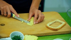 Закрытая пицца - омлет с сыром и полукопченой колбасой - шаг 4 Закрытая пицца - омлет с сыром и полукопченой колбасой - шаг 4