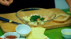 Закрытая пицца - омлет с сыром и полукопченой колбасой - шаг 6 Закрытая пицца - омлет с сыром и полукопченой колбасой - шаг 6